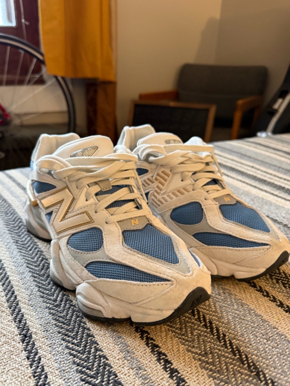New Balance 9060 Trainers in Blue and Cream - Picture 2 of 5